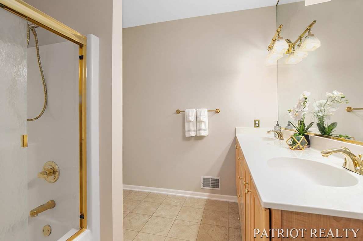 2032 Lamberton Creek Ln, Grand Rapids MI 49505-5789 exterior