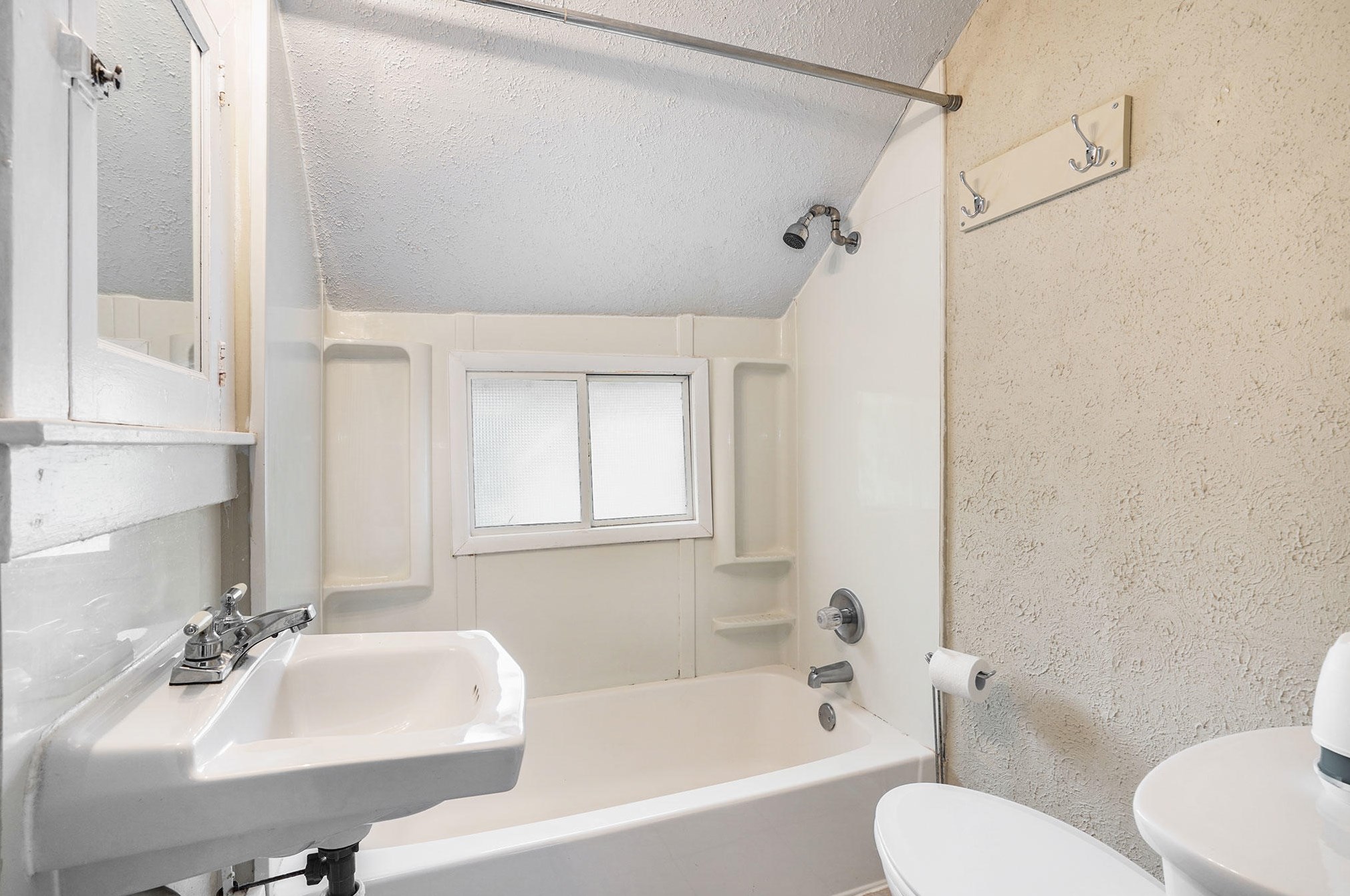 826 Fulton St, Grand Rapids MI 49506-1813 exterior