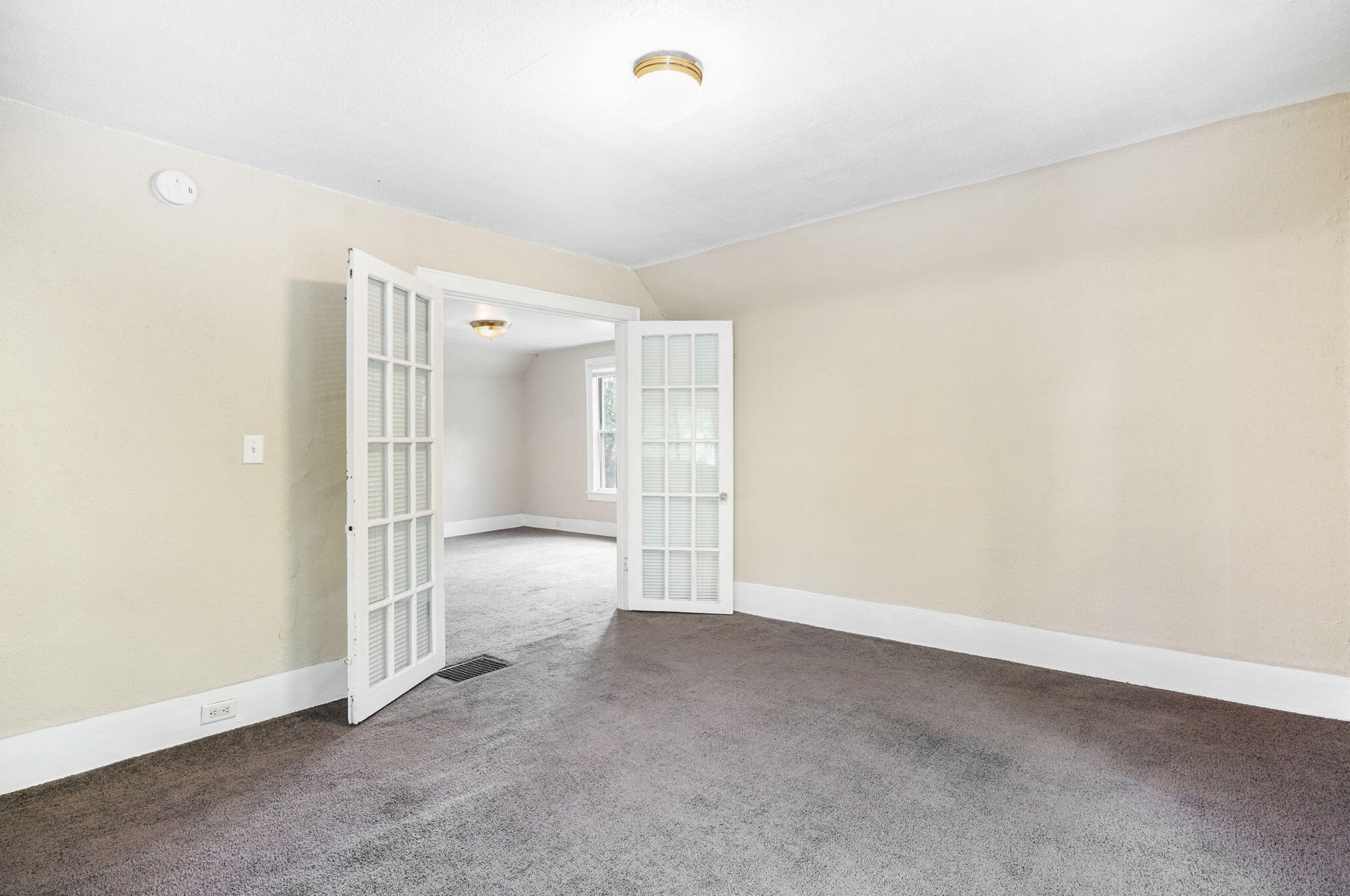 826 Fulton St, Grand Rapids MI 49506-1813 exterior