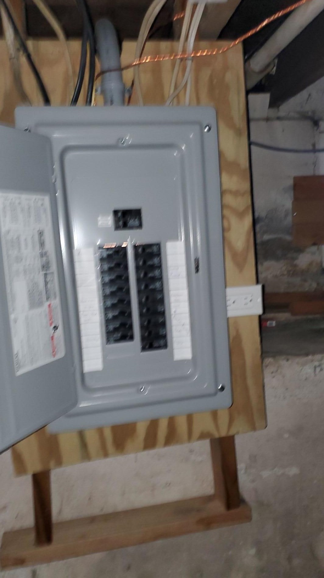 542 Leonard St, Grand Rapids MI  49503-1157 exterior