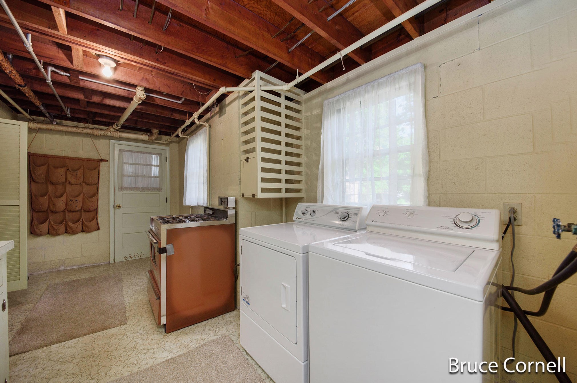 1056 60 St, Grand Rapids MI 49508-7069 exterior