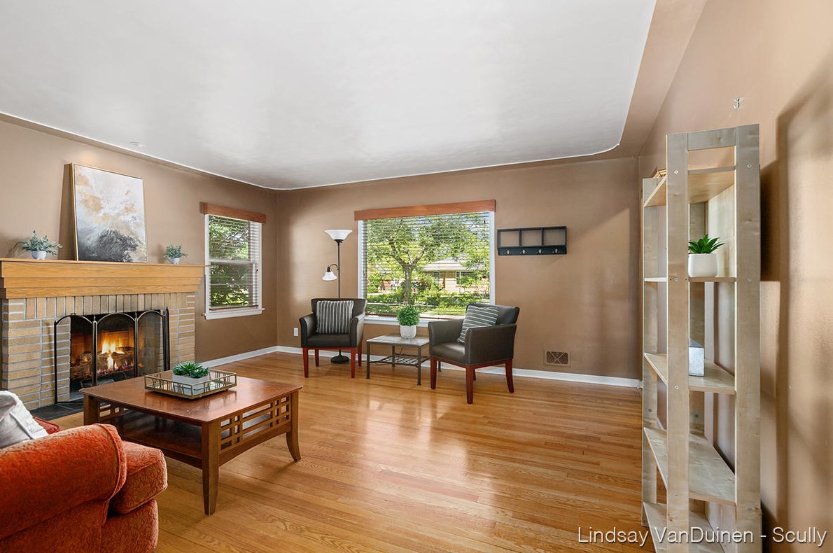 1905 Englewood Dr, Grand Rapids MI  49506-4604 exterior