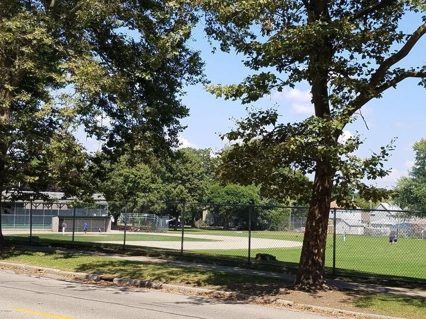 839 Valley Ave, Grand Rapids MI  49504-4056 exterior