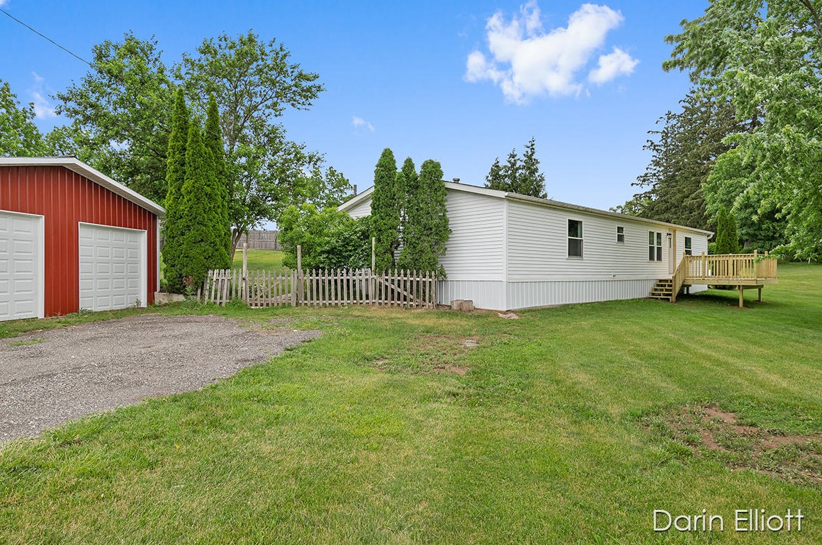 8500 Peck Lake Rd, Saranac MI  48881-9633 exterior