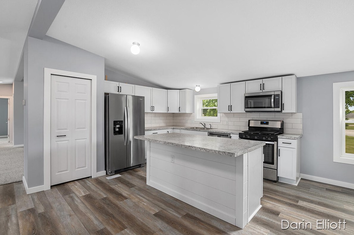 8500 Peck Lake Rd, Saranac MI  48881-9633 exterior