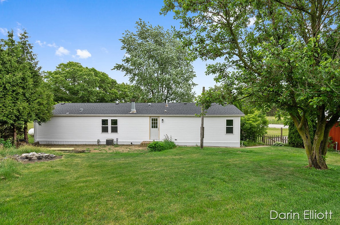 8500 Peck Lake Rd, Saranac MI  48881-9633 exterior