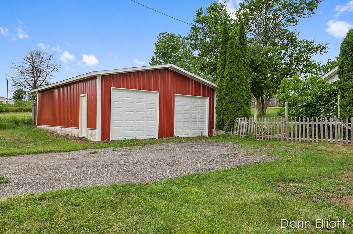 8500 Peck Lake Rd, Saranac MI  48881-9633 exterior