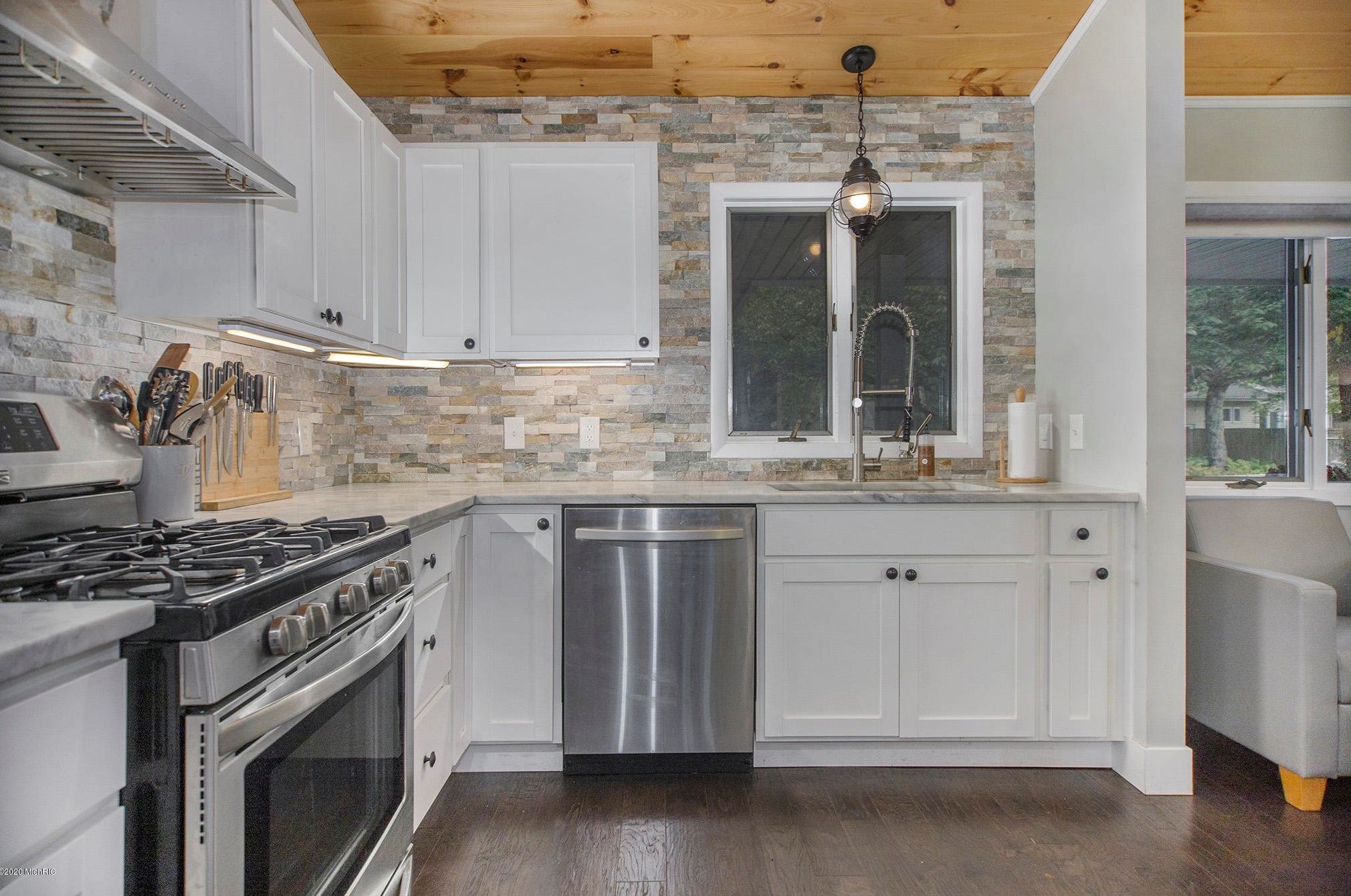 15304 Central Ave, Spring Lake MI  49456-9551 exterior