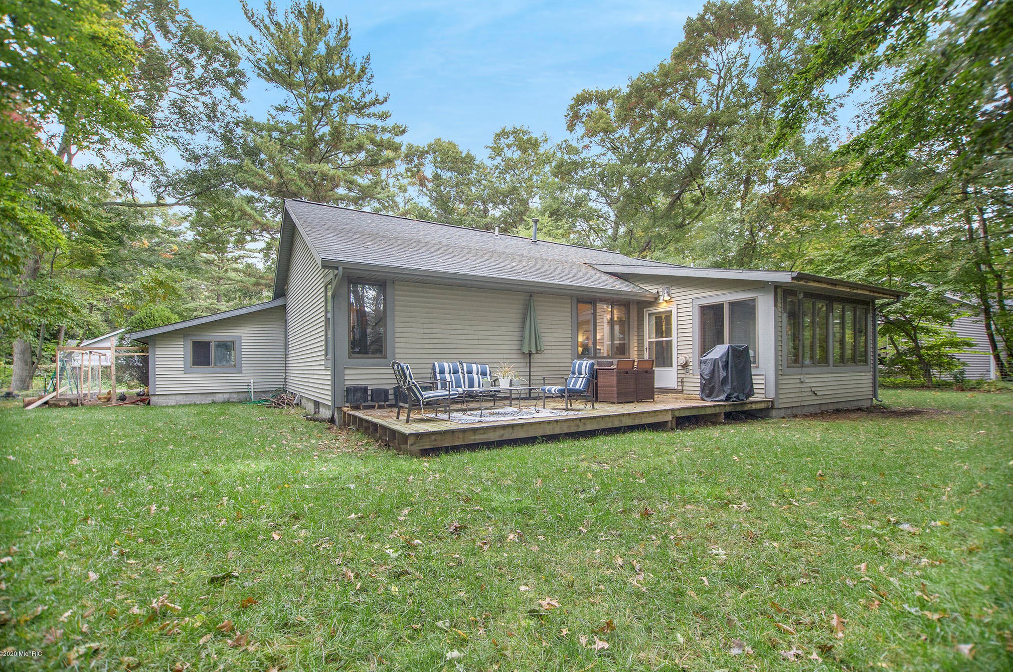 15304 Central Ave, Spring Lake MI  49456-9551 exterior