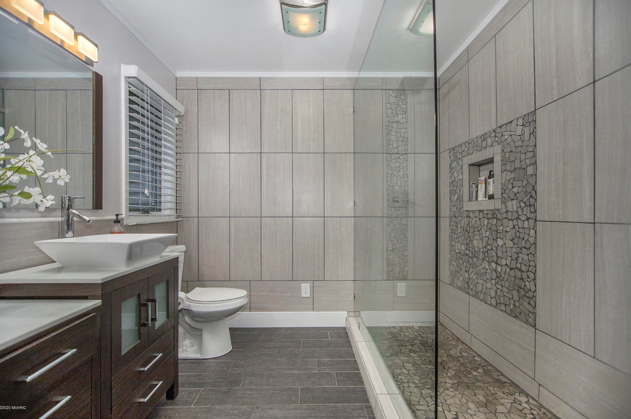 15304 Central Ave, Spring Lake MI  49456-9551 exterior