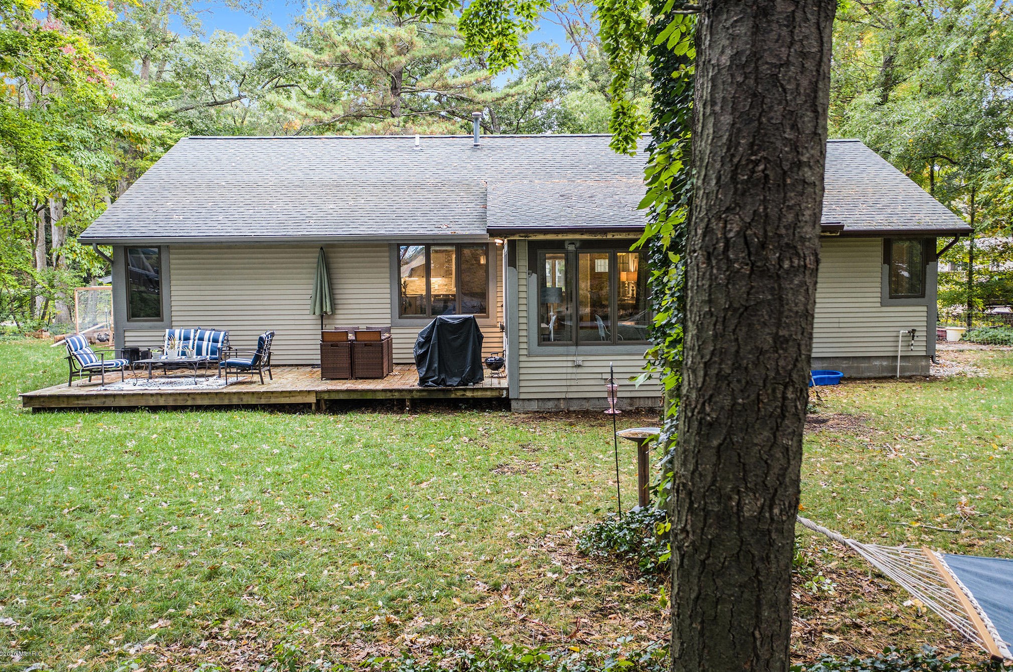 15304 Central Ave, Spring Lake MI  49456-9551 exterior