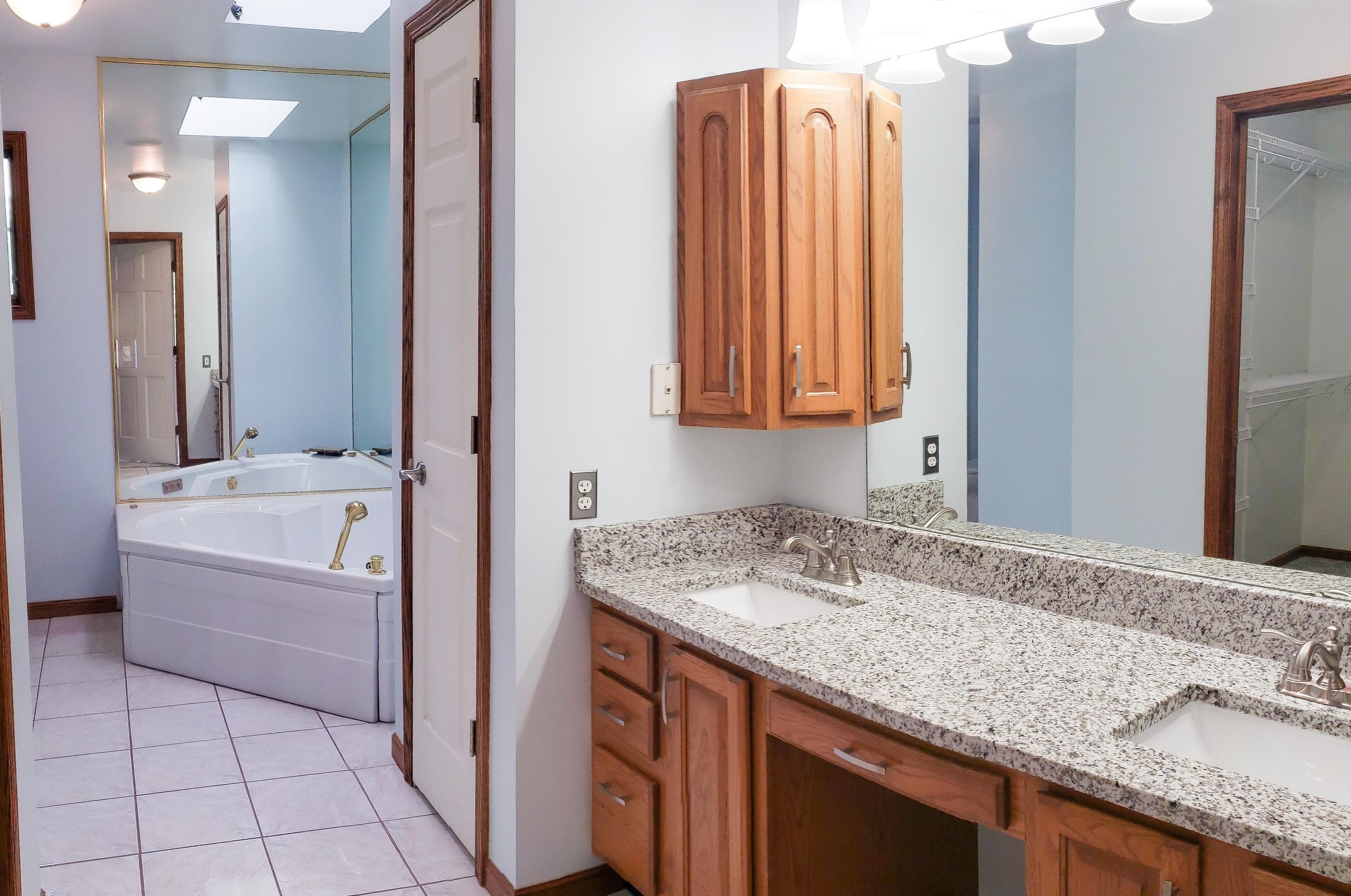 3850 Kingsway Ct, Grand Rapids MI  49508-2602 exterior