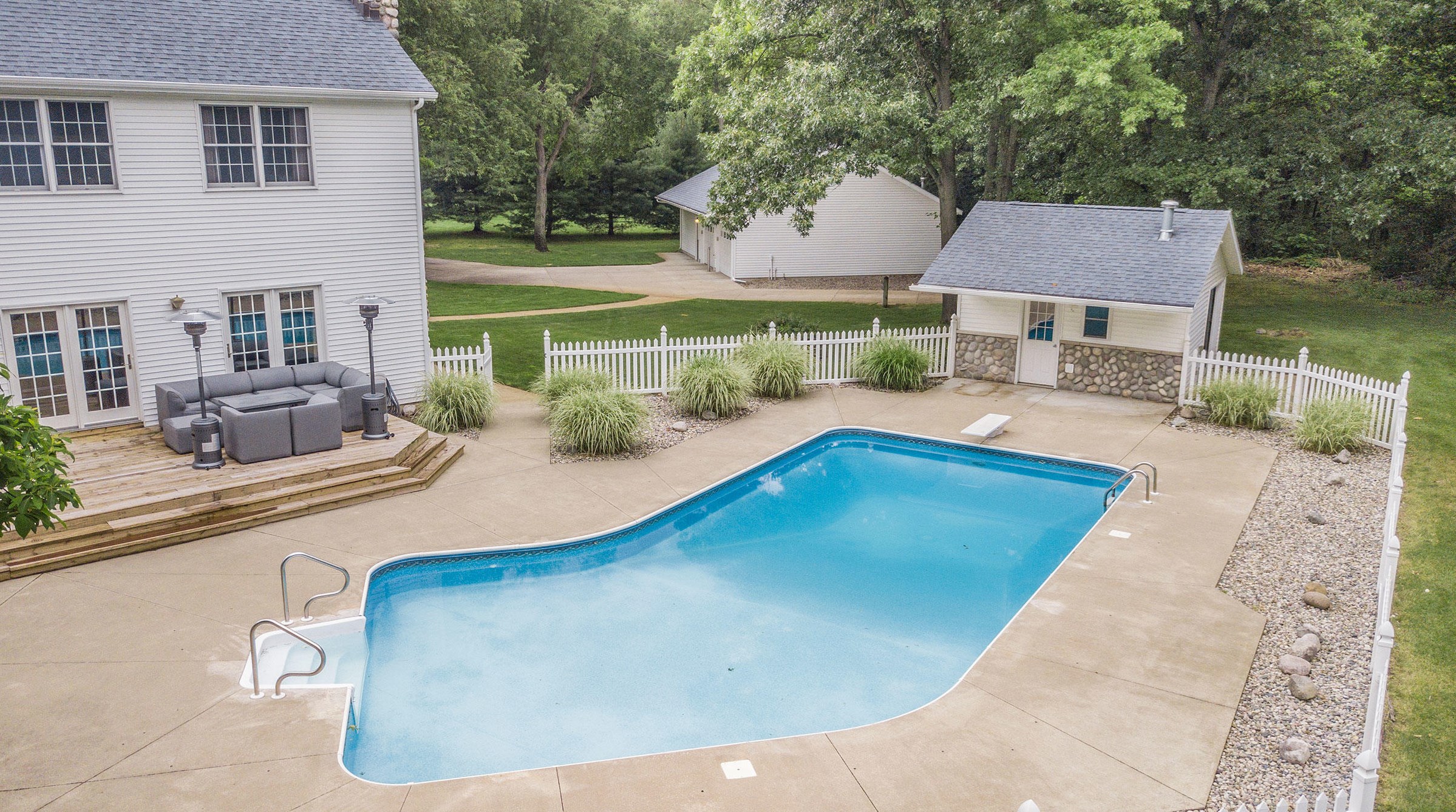 1085 Sargent Ave, Ada MI 49301-9168 exterior