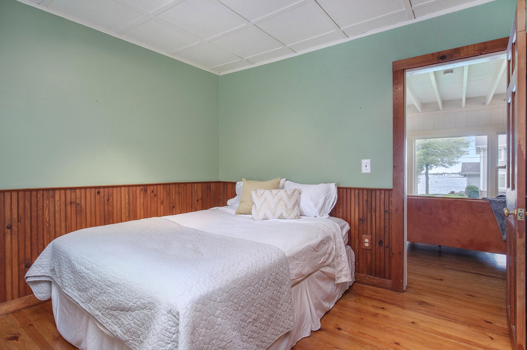 15837 Pine St, Spring Lake MI  49456-1827 exterior