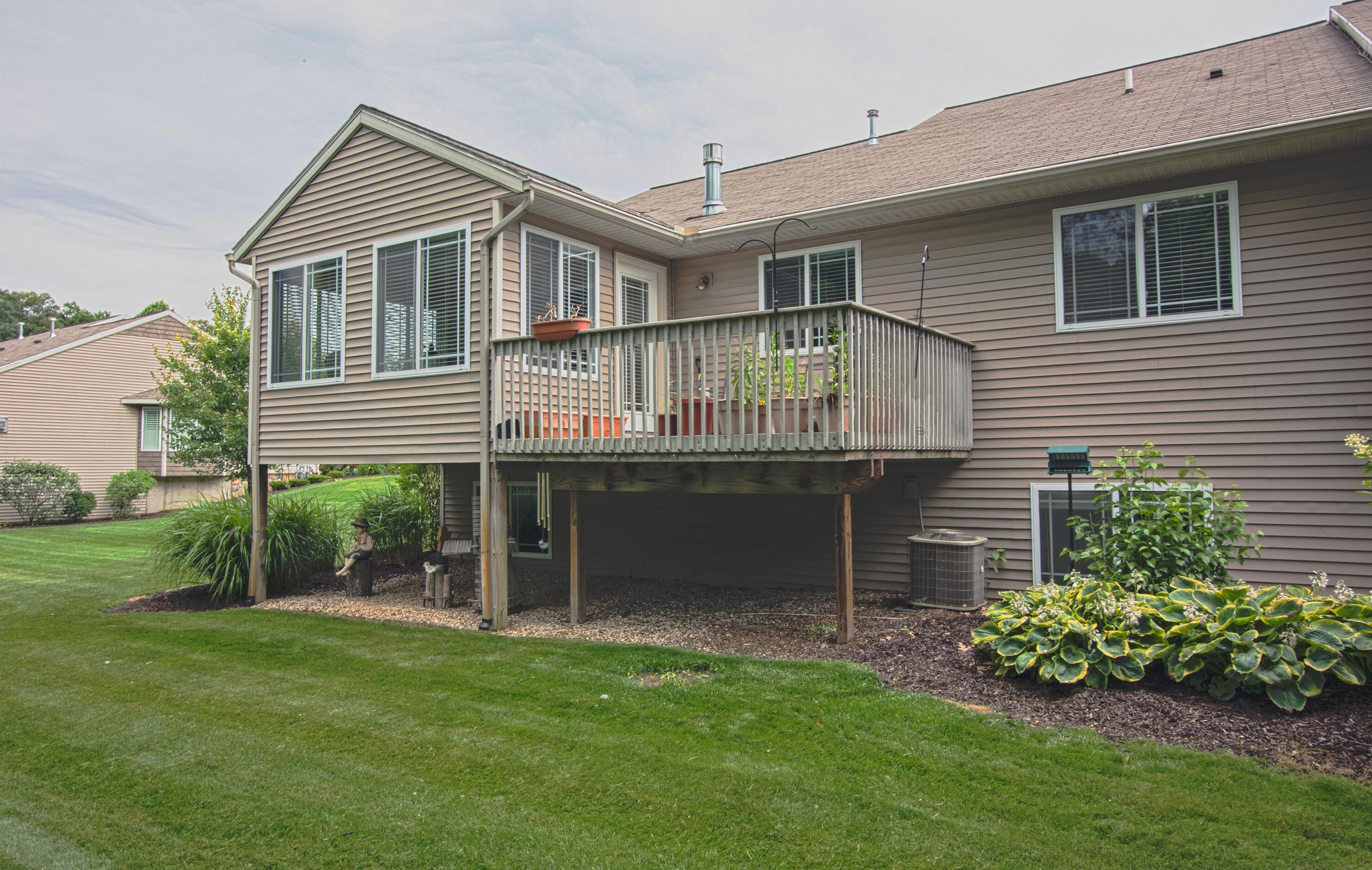 2806 Sandy Pines Dr, Dorr MI 49323-9124 exterior