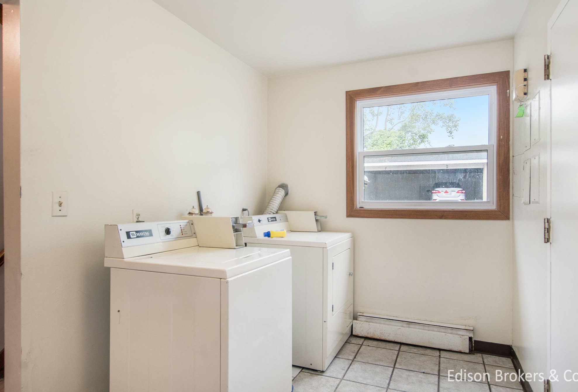 3237 Marshall Ave, Grand Rapids MI  49508-2424 exterior