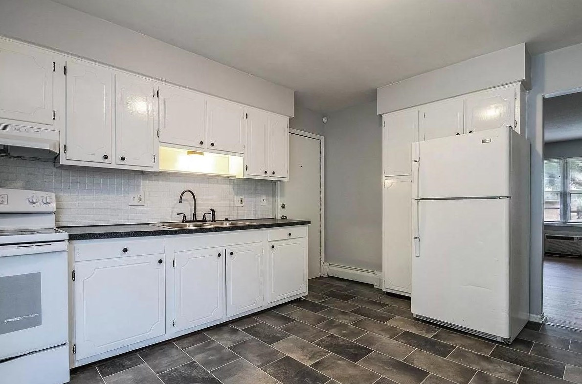 3237 Marshall Ave, Grand Rapids MI  49508-2424 exterior