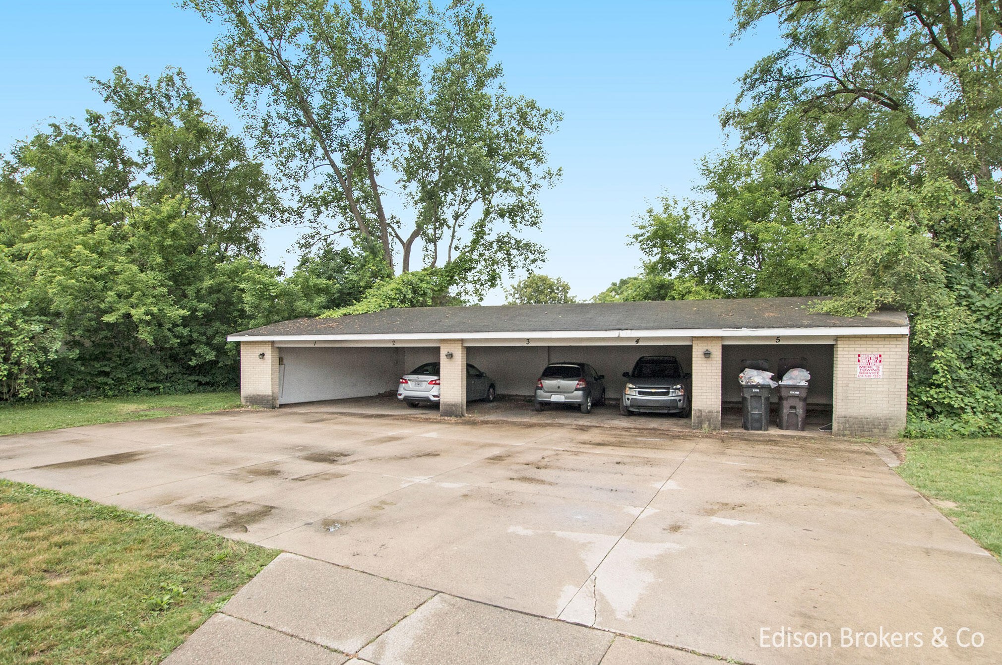 3237 Marshall Ave, Grand Rapids MI  49508-2424 exterior