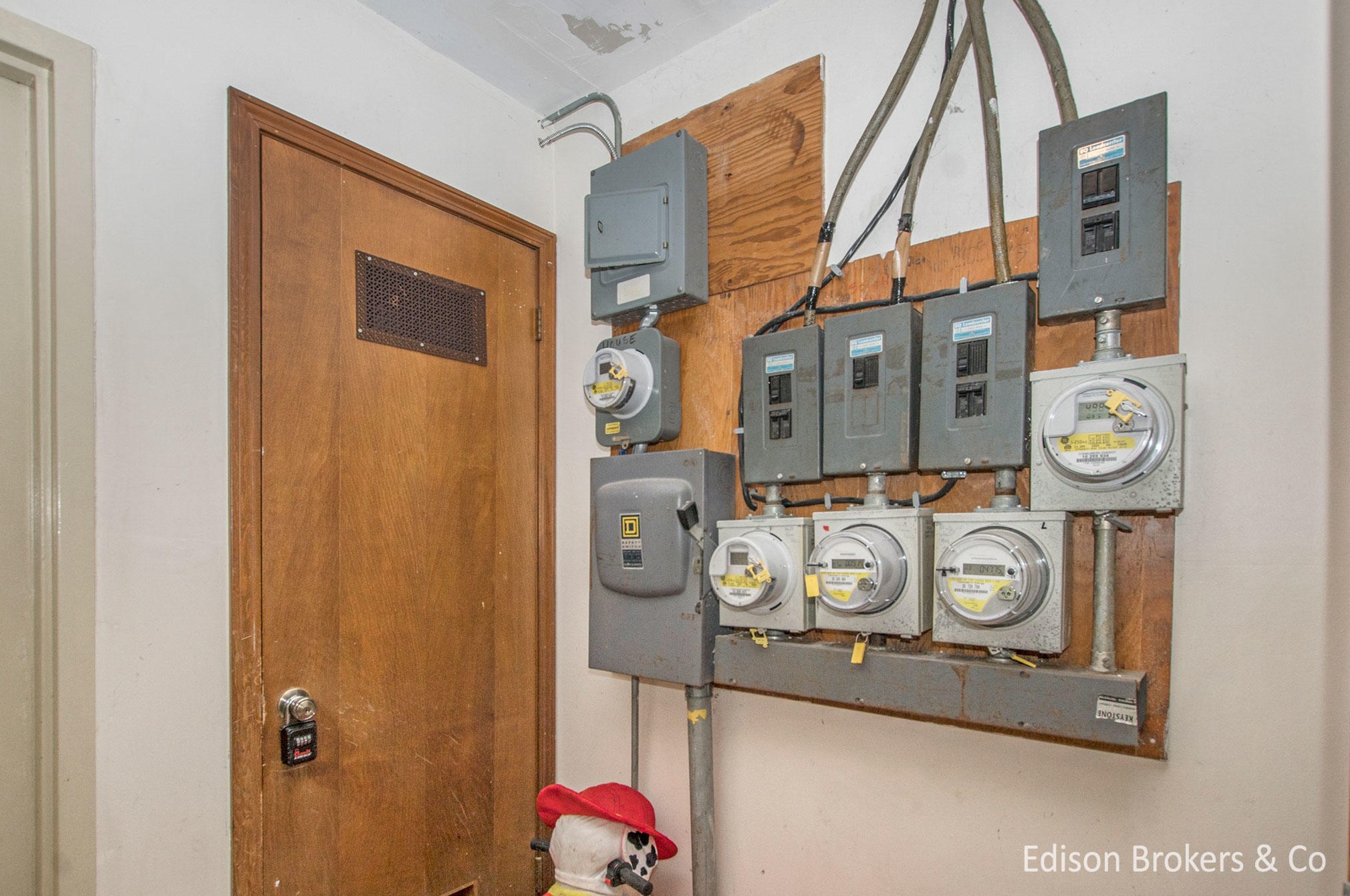 3237 Marshall Ave, Grand Rapids MI  49508-2424 exterior