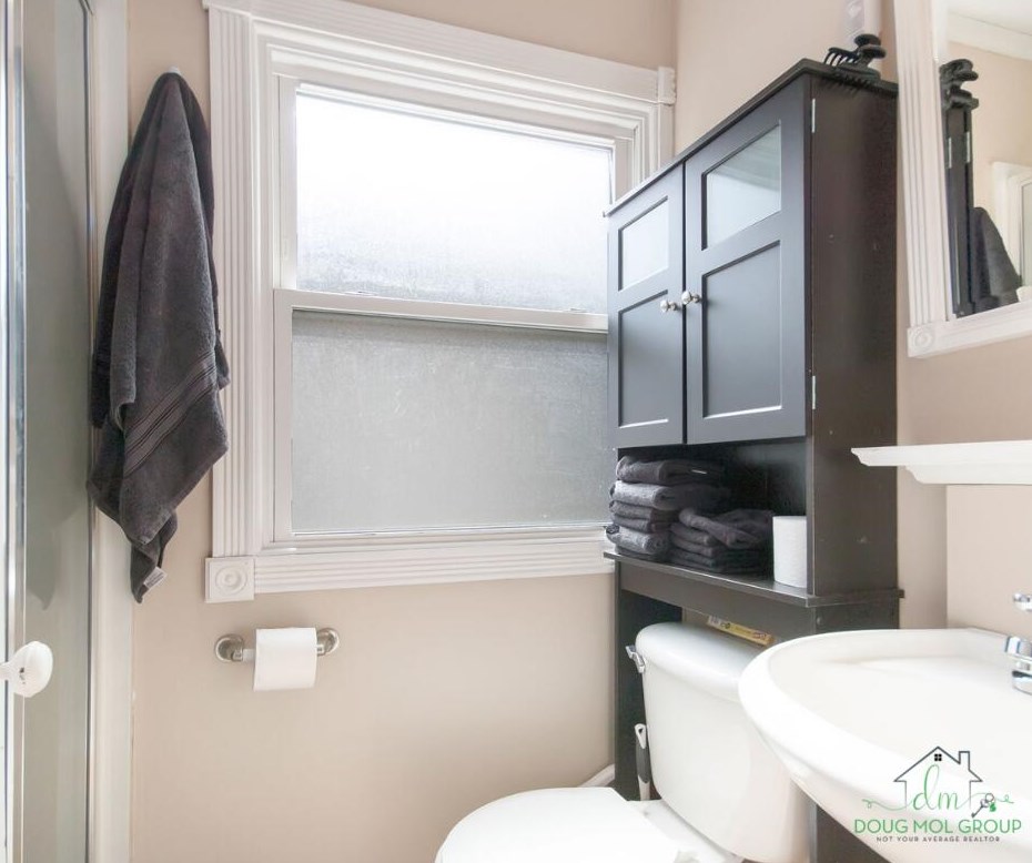 639 Leonard St, Grand Rapids MI  49503-1134 exterior