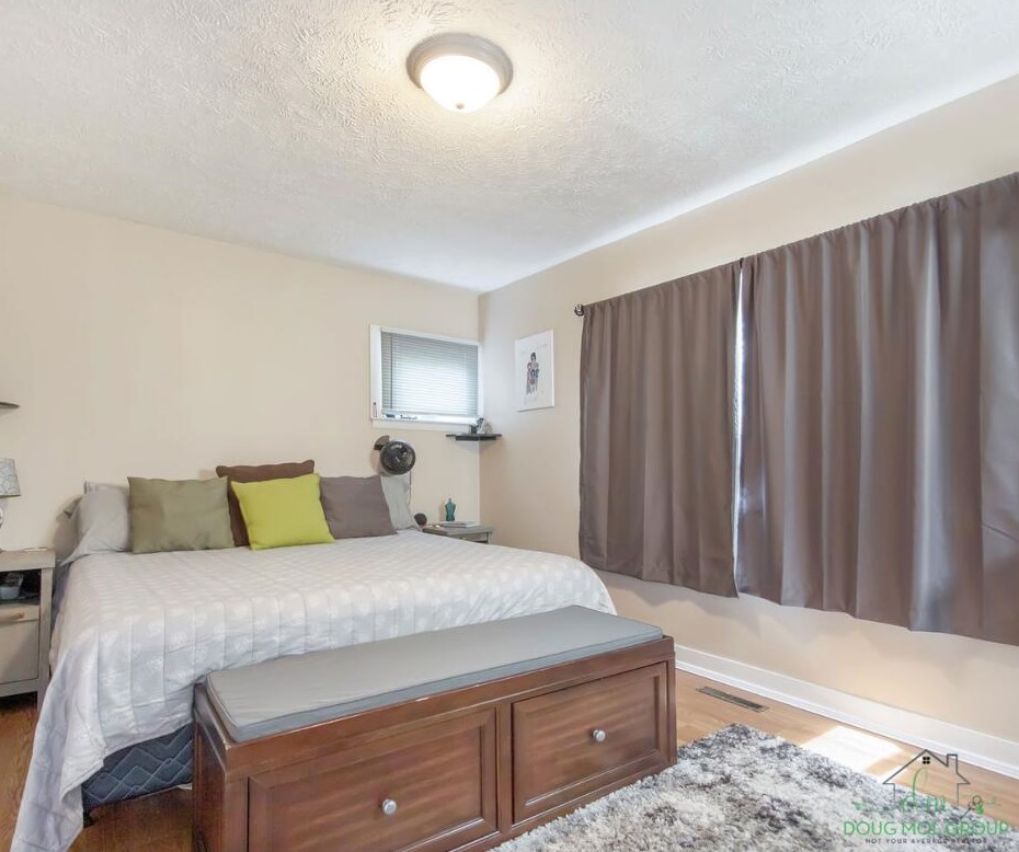 639 Leonard St, Grand Rapids MI  49503-1134 exterior