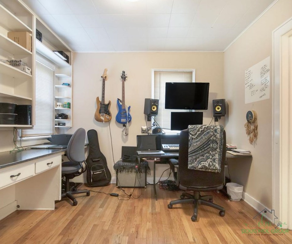 639 Leonard St, Grand Rapids MI  49503-1134 exterior