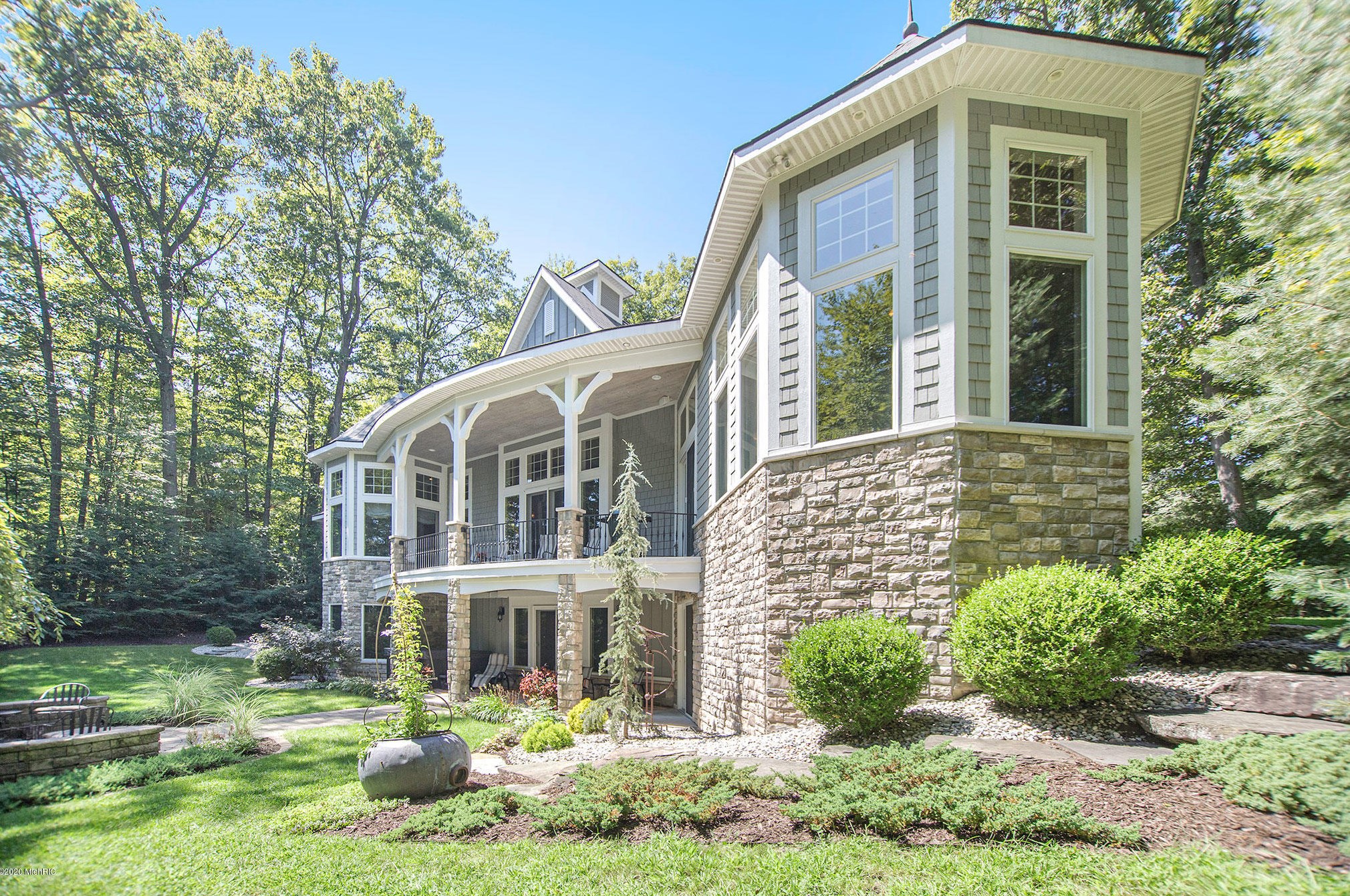 19428 Rosemary Rd, Spring Lake MI  49456-9600 exterior