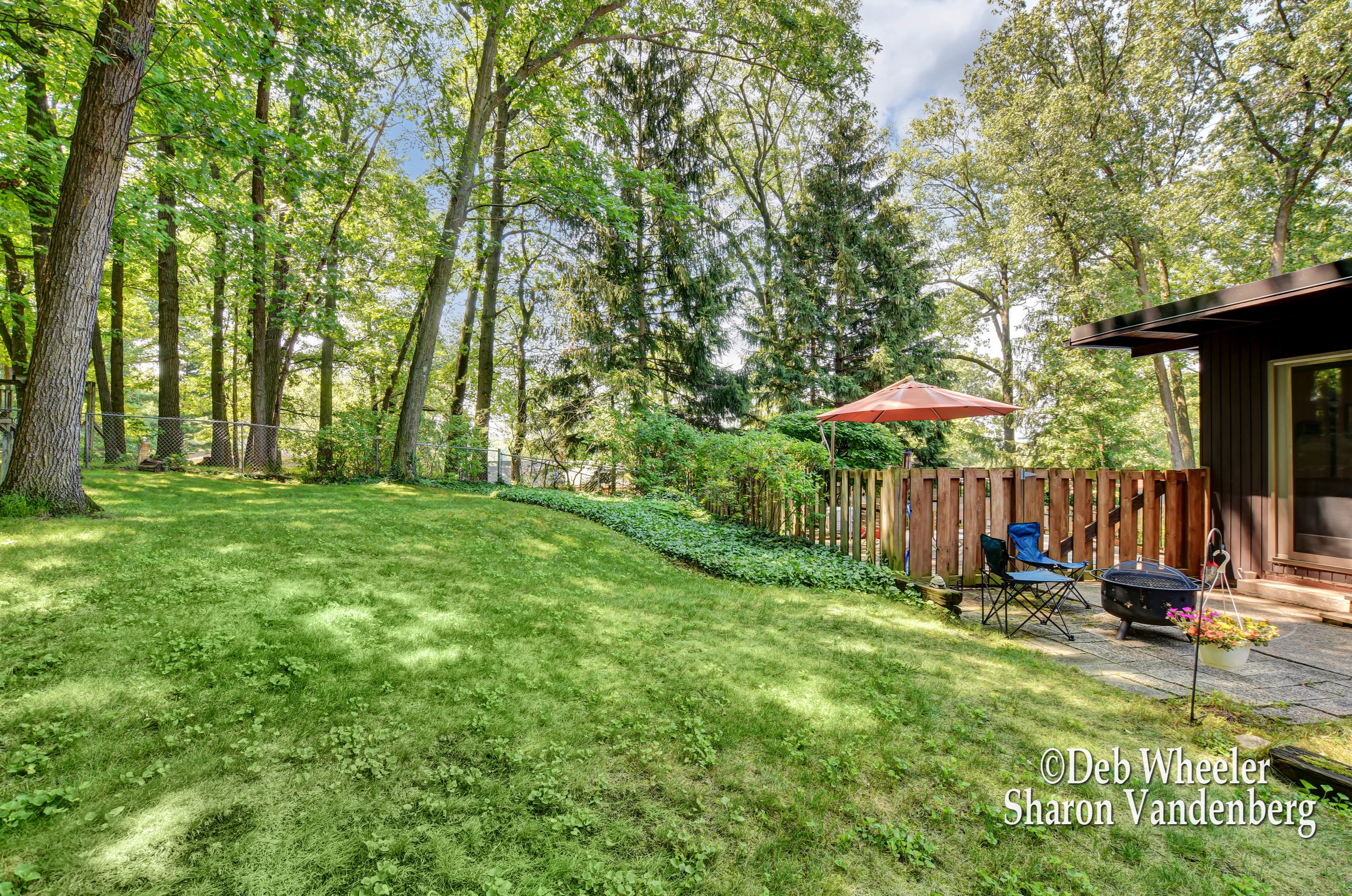 1174 Fuller Ct, Grand Rapids MI  49508-4742 exterior