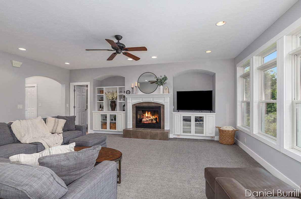 9571 Douglas Fir Ct, Sparta MI 49345-8276 exterior