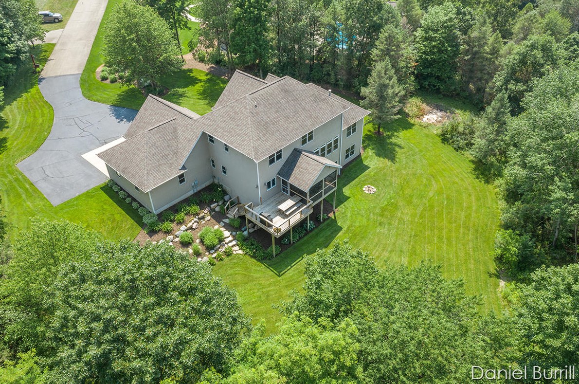 9571 Douglas Fir Ct, Sparta MI 49345-8276 exterior