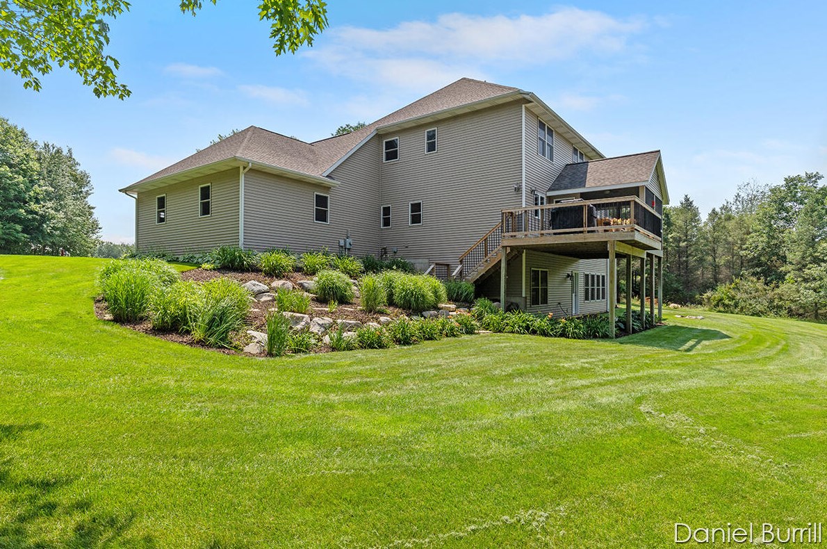 9571 Douglas Fir Ct, Sparta MI 49345-8276 exterior