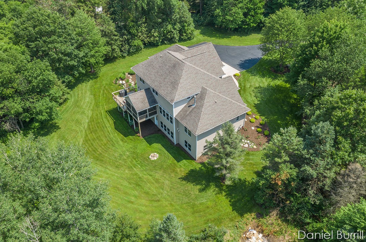 9571 Douglas Fir Ct, Sparta MI 49345-8276 exterior