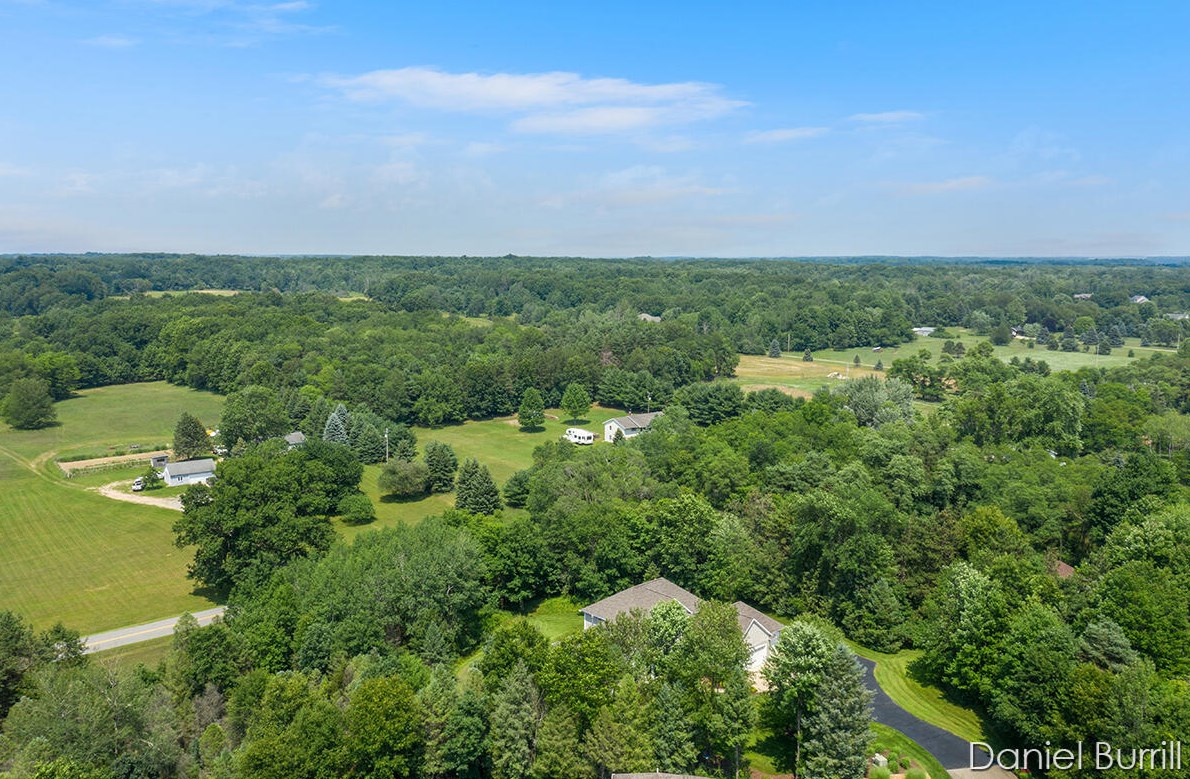 9571 Douglas Fir Ct, Sparta MI 49345-8276 exterior