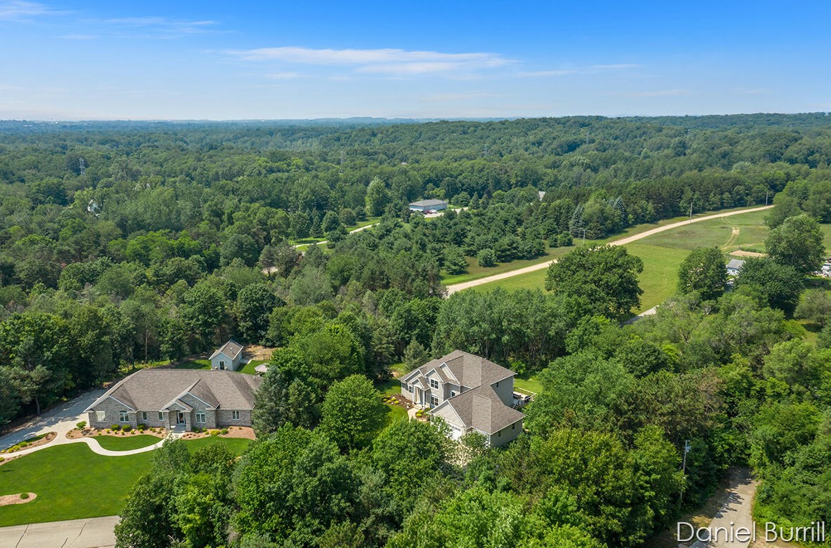 9571 Douglas Fir Ct, Sparta MI 49345-8276 exterior