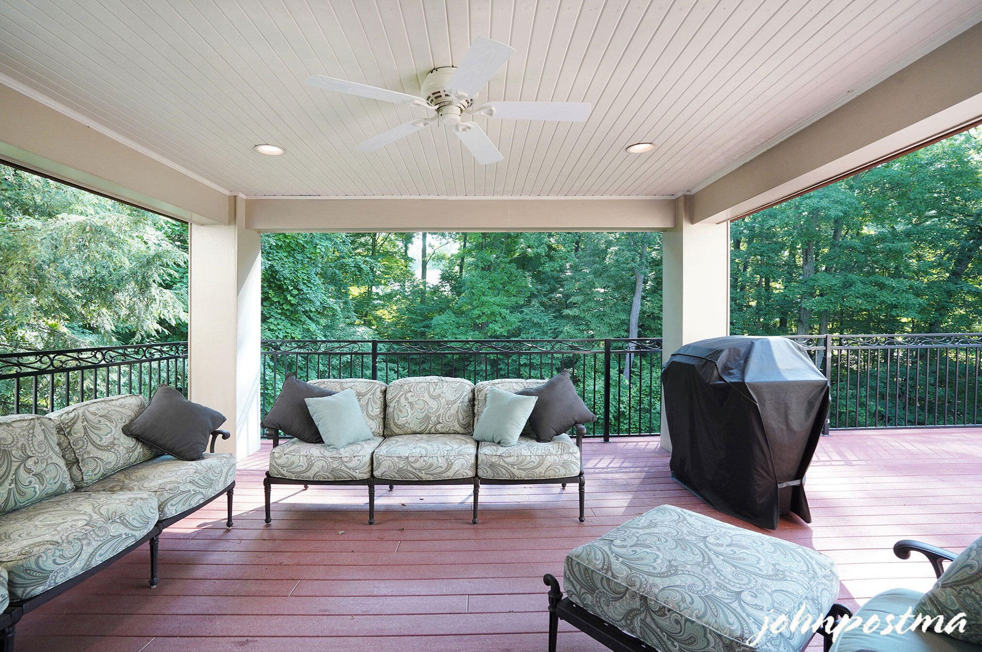 2188 Fairridge Dr, Ada MI 49301-8551 exterior