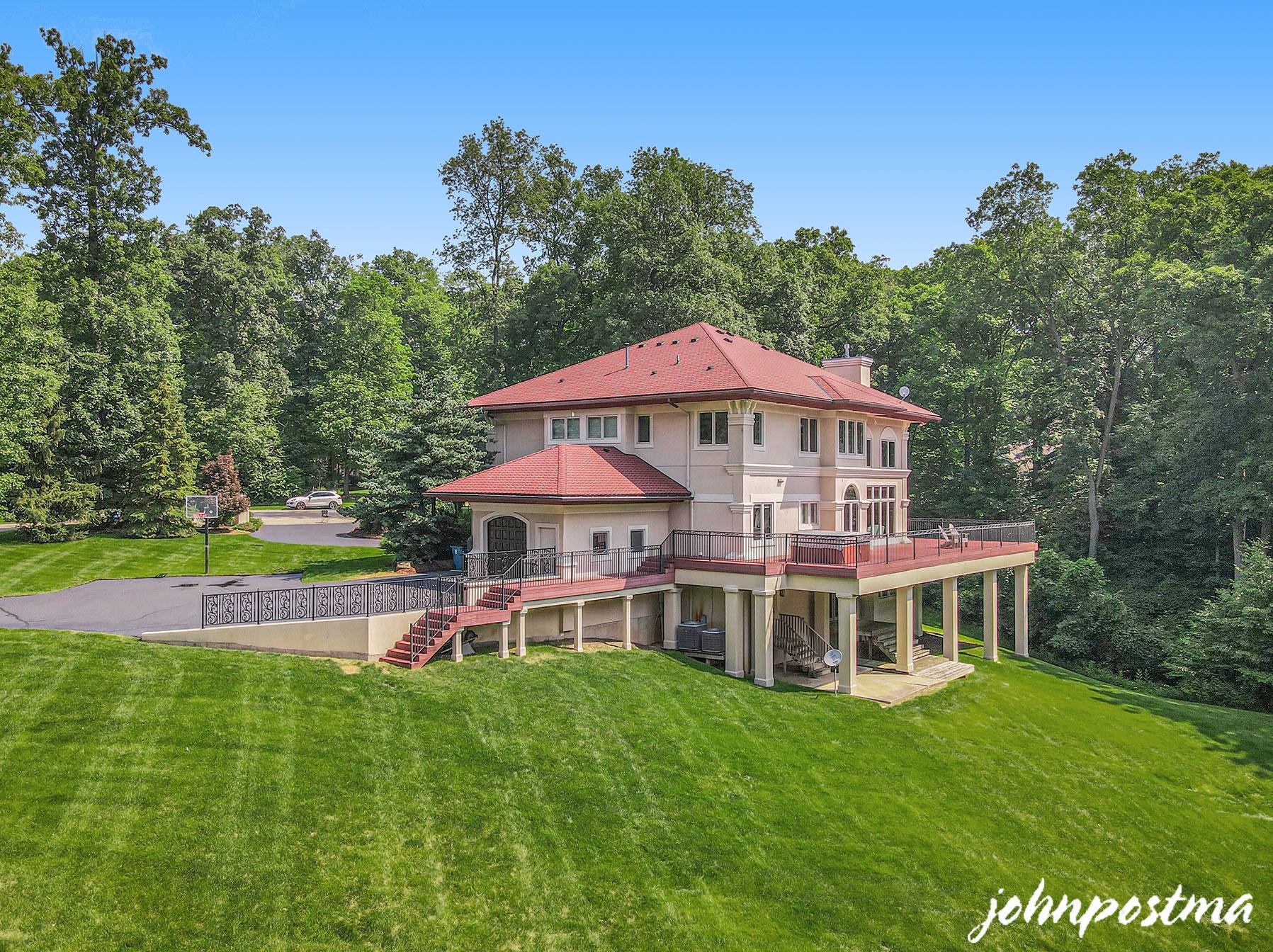 2188 Fairridge Dr, Ada MI 49301-8551 exterior