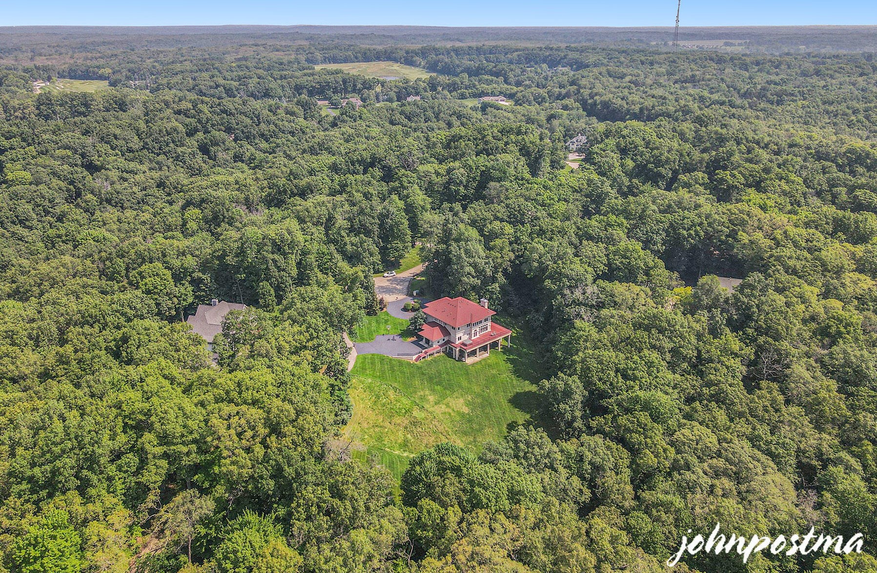 2188 Fairridge Dr, Ada MI 49301-8551 exterior