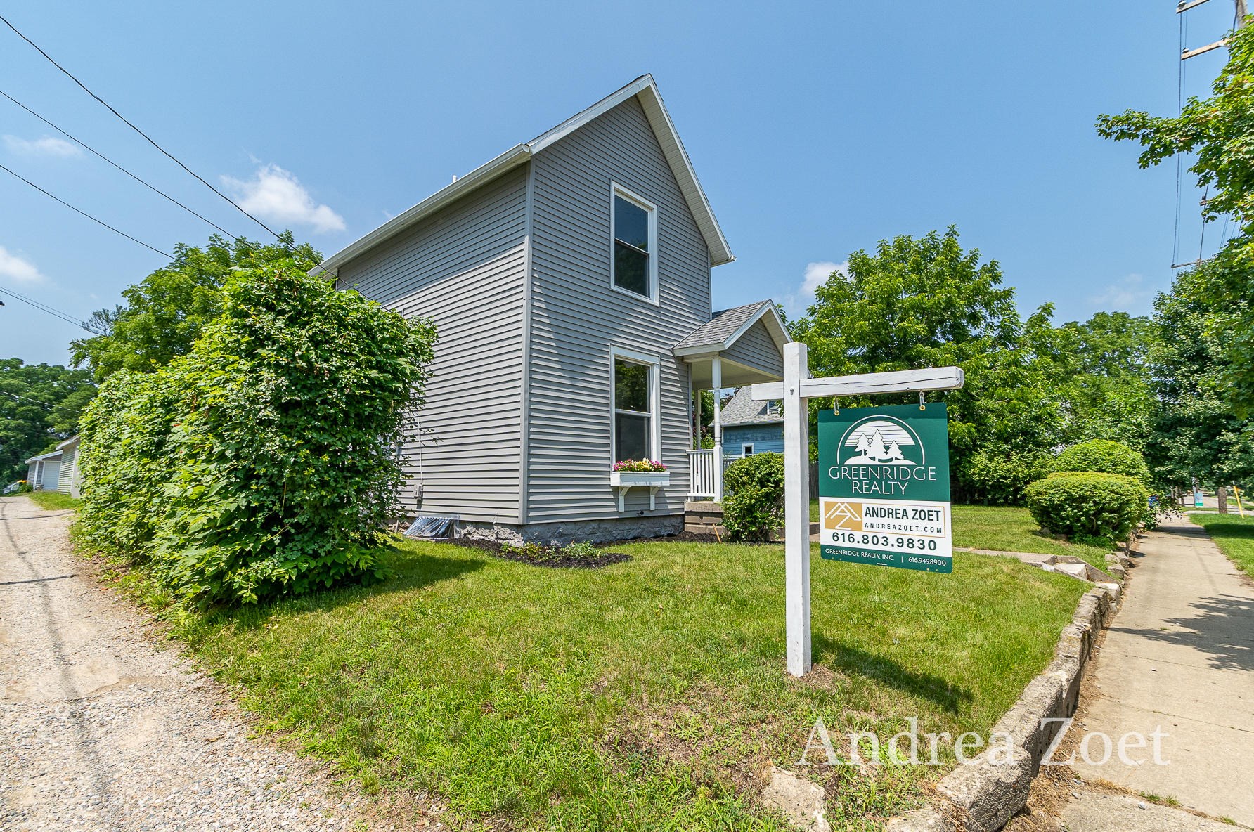 1815 Coit Ave, Grand Rapids MI  49505-4729 exterior