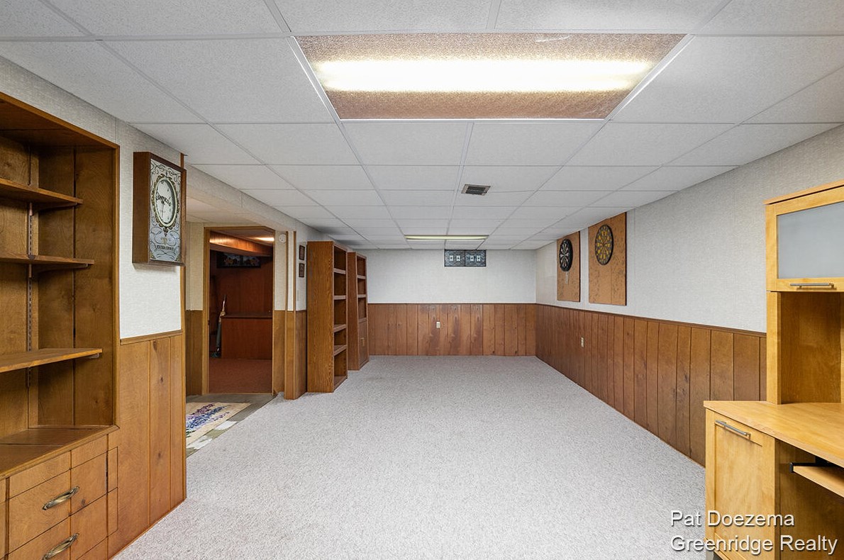 2143 Sandcrest St, Jenison MI  49428-7722 exterior