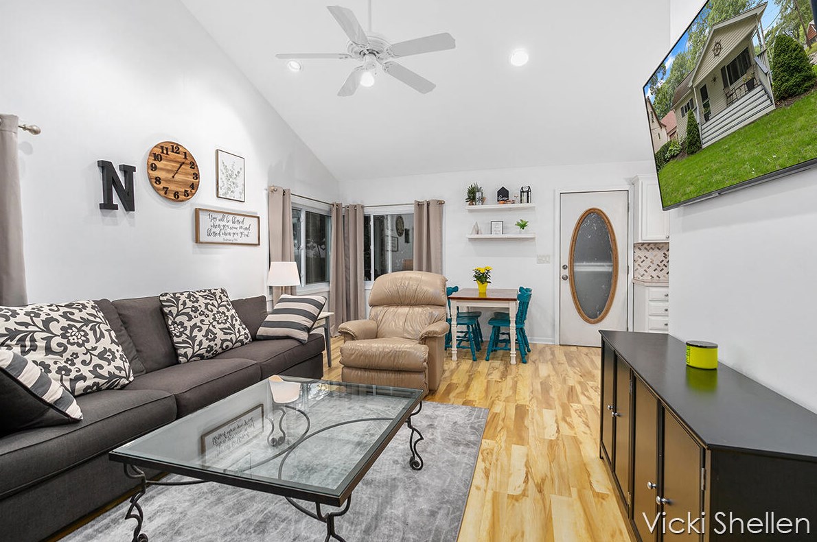 16935 Spring Lake Rd, Spring Lake MI  49456-1372 exterior