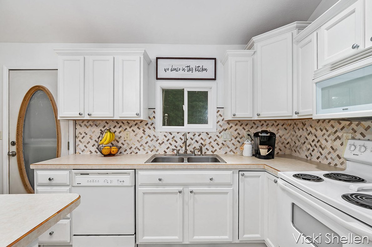 16935 Spring Lake Rd, Spring Lake MI  49456-1372 exterior