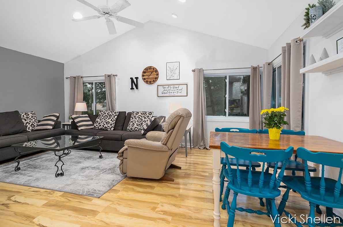 16935 Spring Lake Rd, Spring Lake MI  49456-1372 exterior