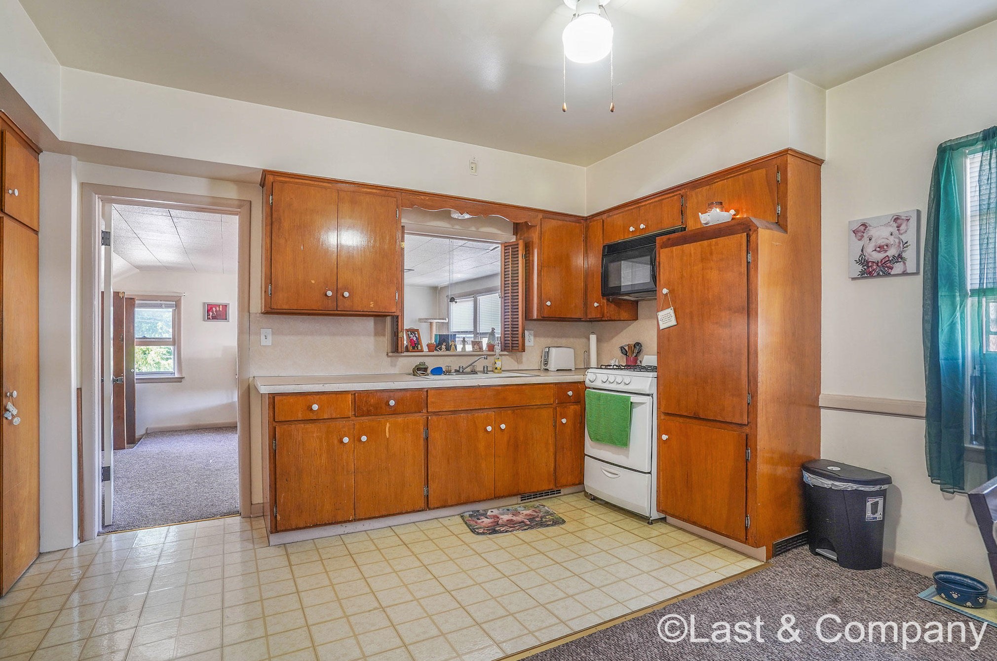 865 Leonard St, Grand Rapids MI 49504-4133 exterior