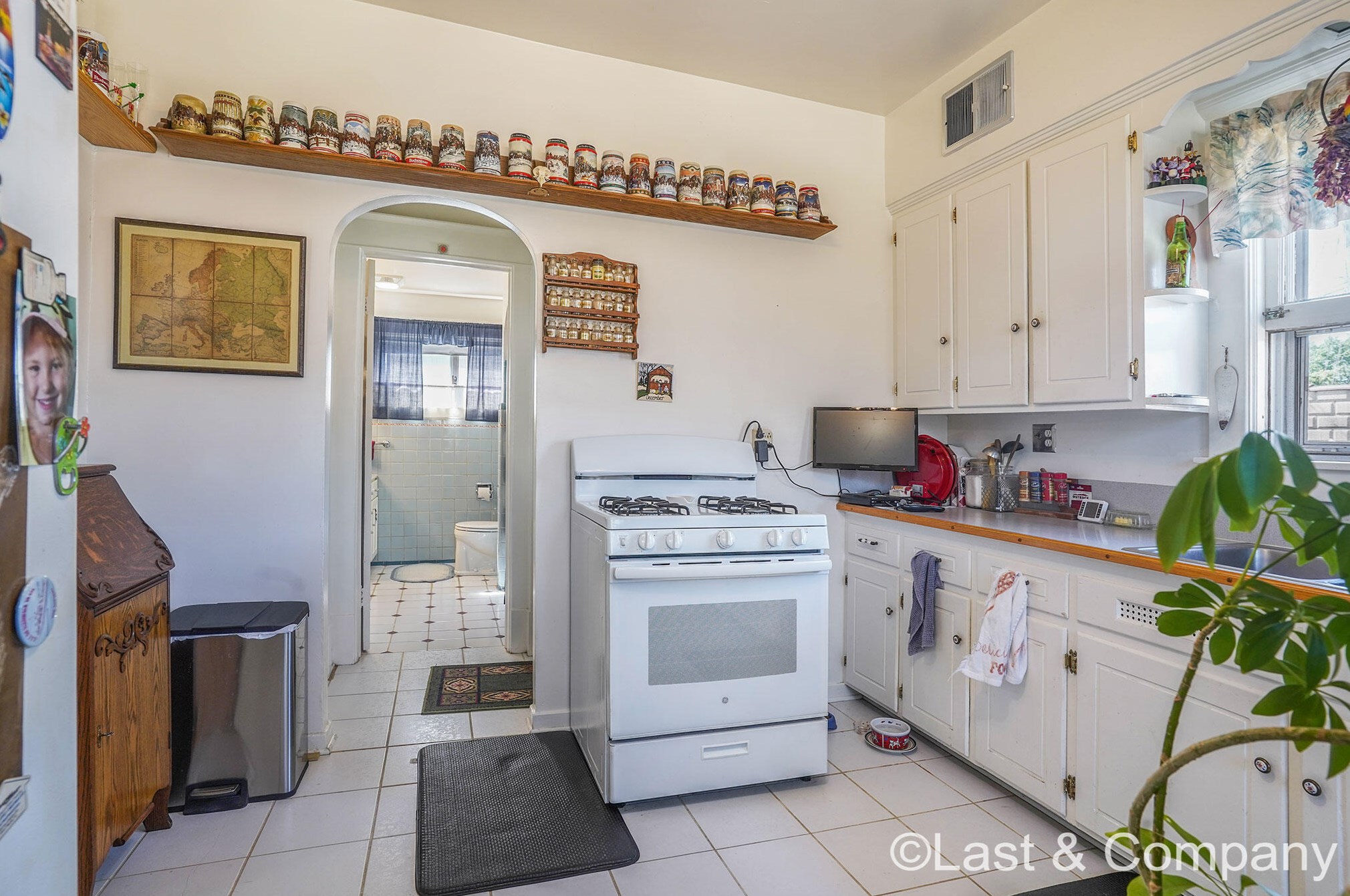 865 Leonard St, Grand Rapids MI 49504-4133 exterior