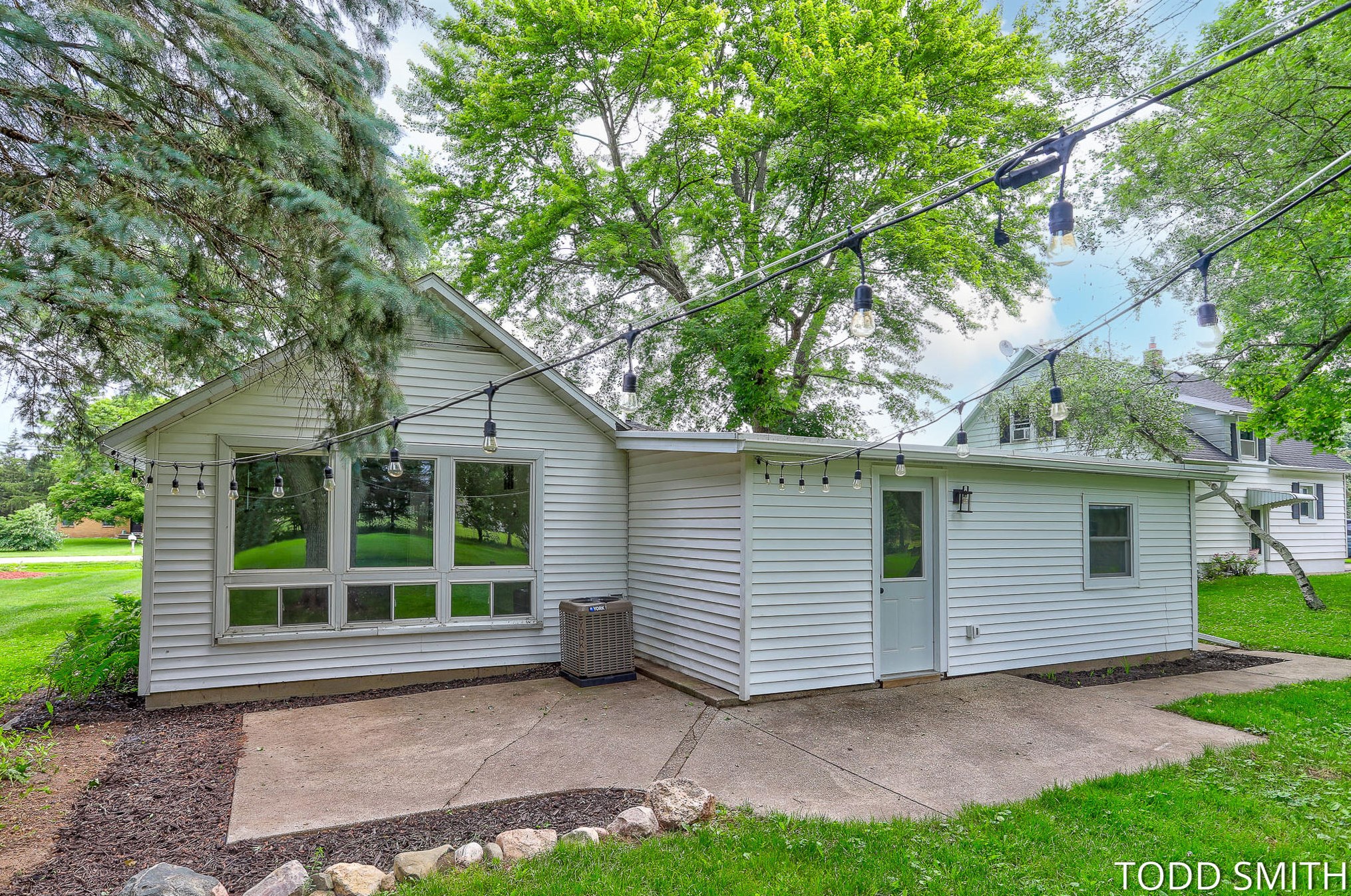 1494 Leonard St, Grand Rapids MI  49534-9540 exterior