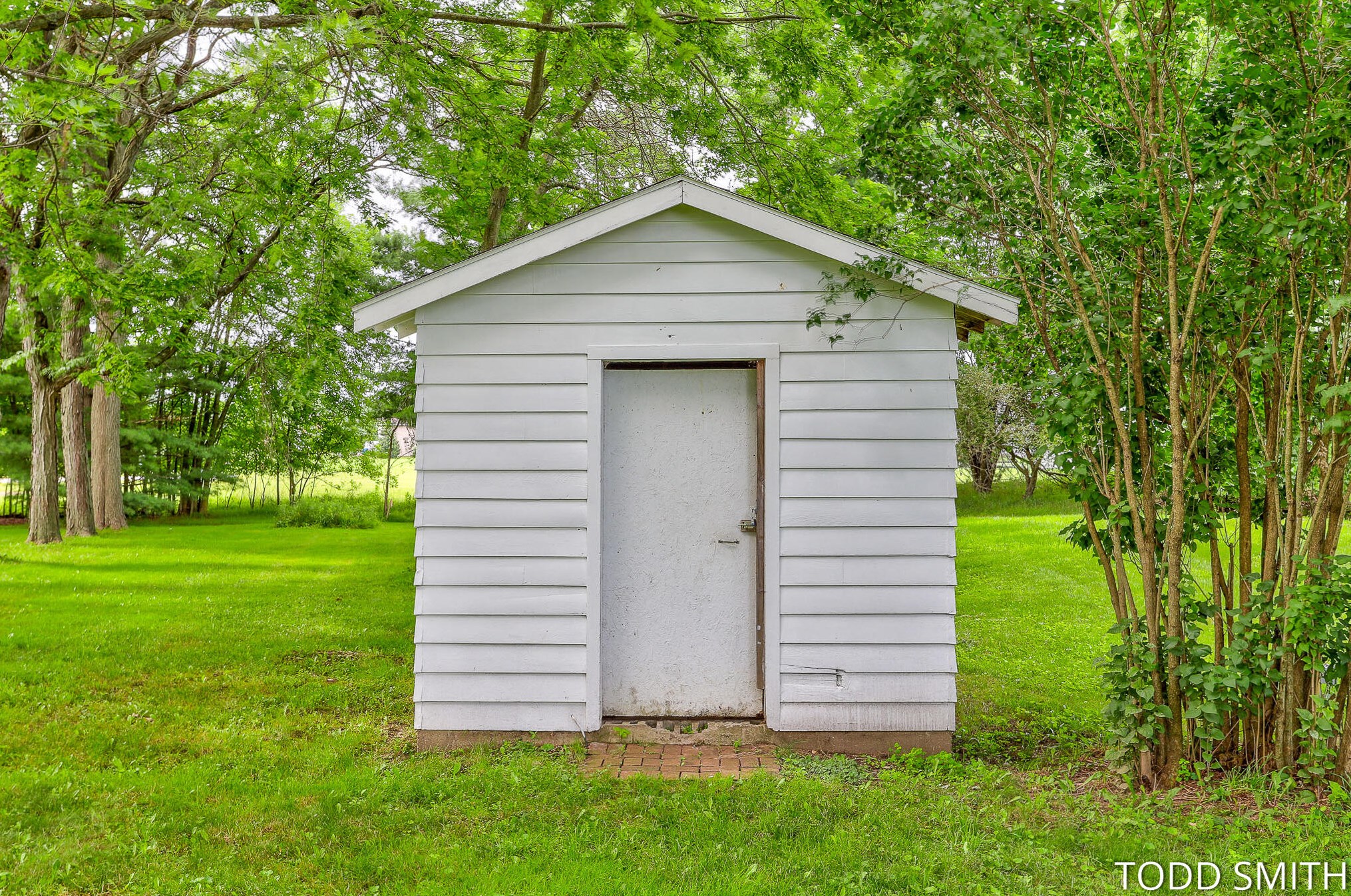 1494 Leonard St, Grand Rapids MI  49534-9540 exterior