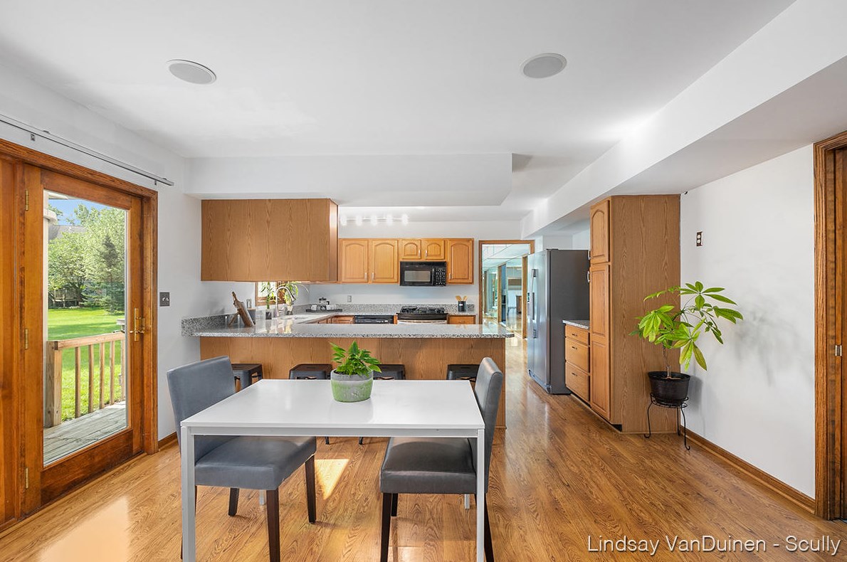 3850 Kingsway Ct, Grand Rapids MI  49508-2602 exterior