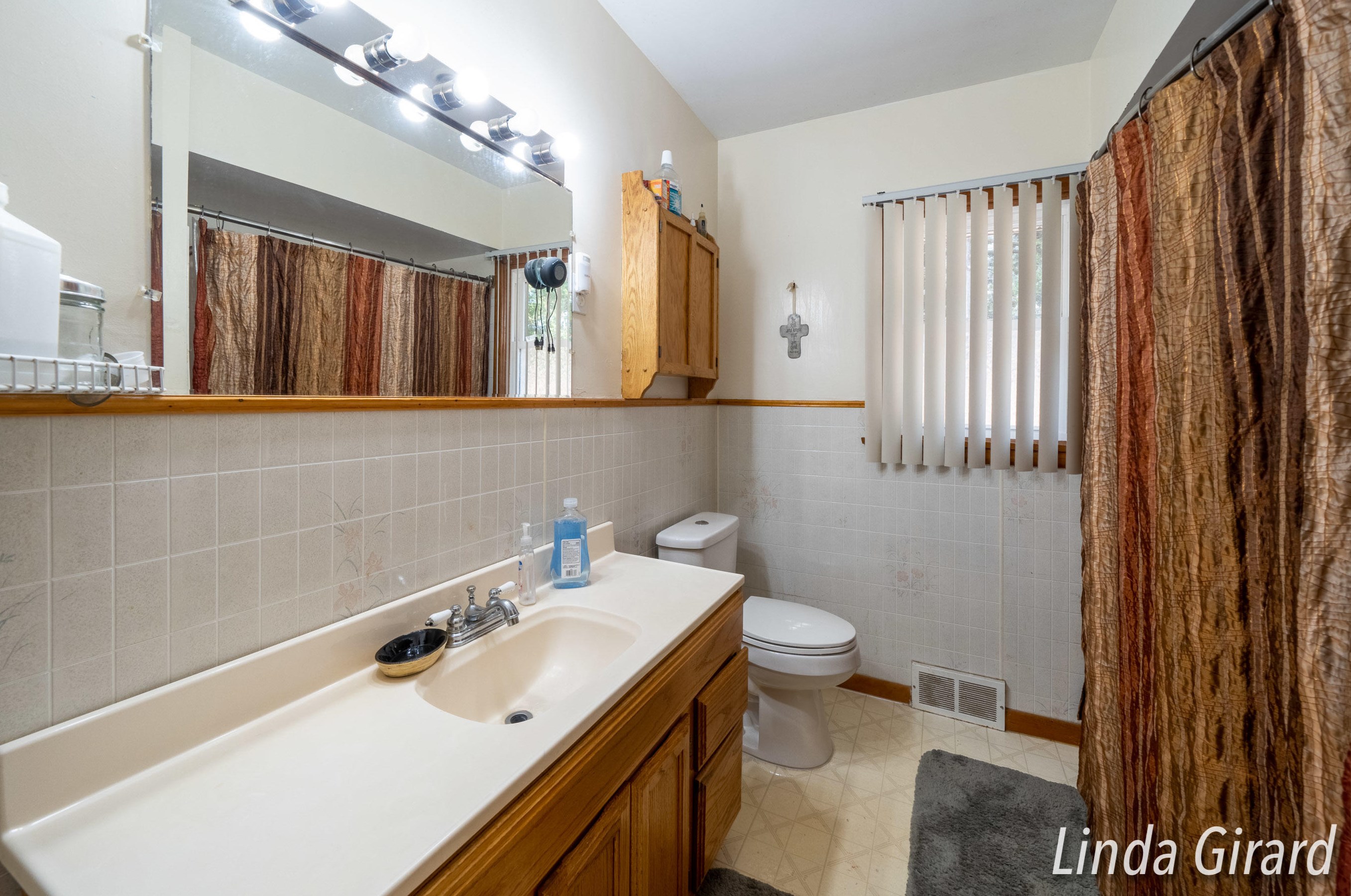 2945 Vineland Ave, Grand Rapids MI  49508-1454 exterior