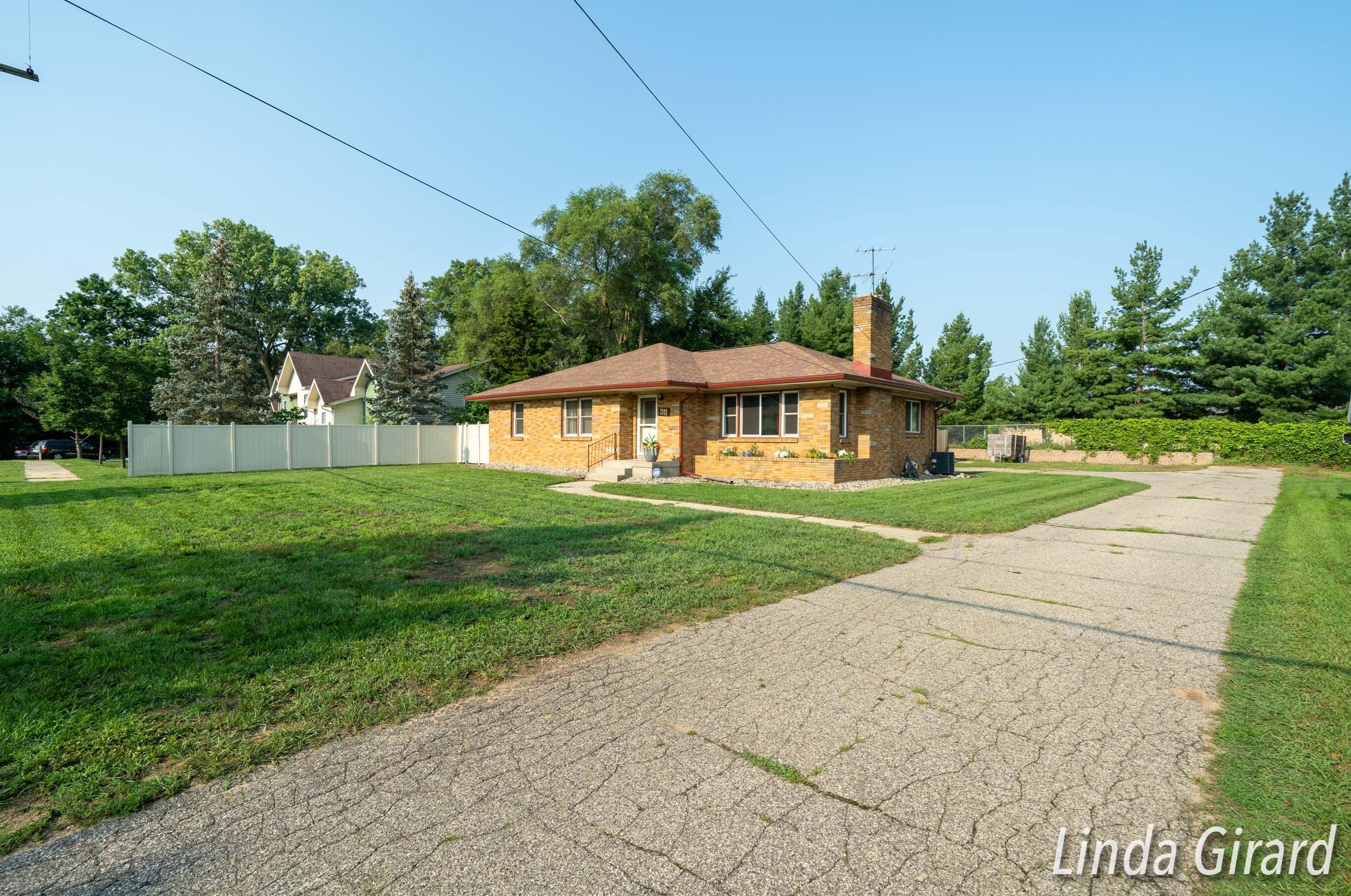 2945 Vineland Ave, Grand Rapids MI  49508-1454 exterior