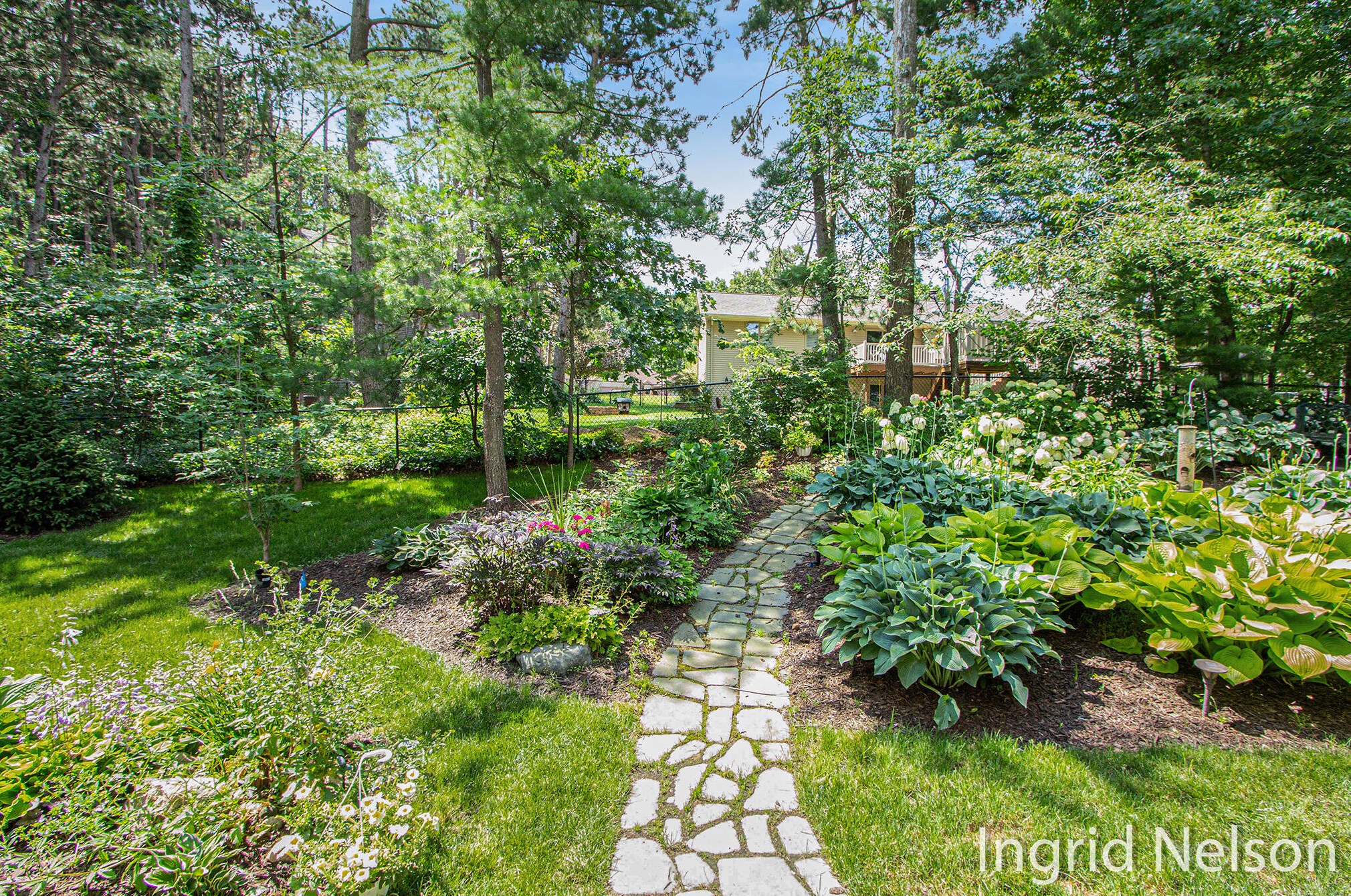 2510 Pineview Dr, Grand Rapids MI  49525-6702 exterior